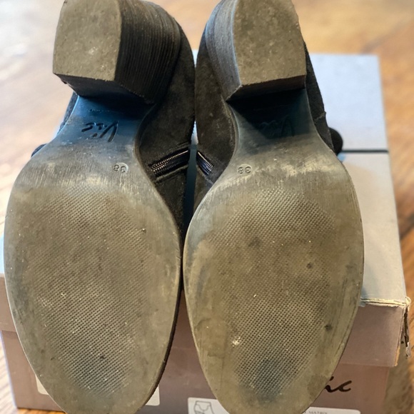 Vic Italian black suede booties, size 8. - Picture 4 of 5